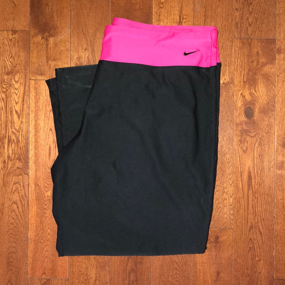 NIKE capris leggings 💕❤️